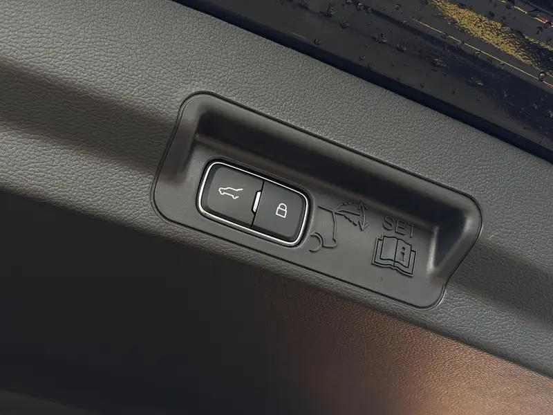 2027 Ford Explorer Active w/200A Pkg, černá, 0 km, dovoz Kanada — foto 8 z 12