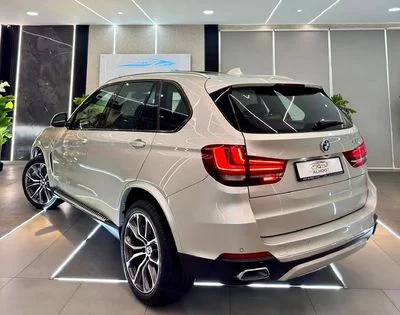 2017 BMW X5, zlatá, 100 600 km, dovoz SAE — foto 10 z 16