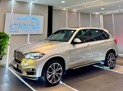 2017 BMW X5, zlatá, 100 600 km, dovoz SAE — foto 13 z 16