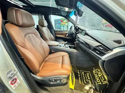 2017 BMW X5, zlatá, 100 600 km, dovoz SAE — foto 16 z 16