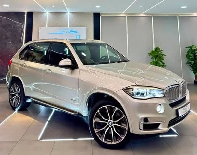 2017 BMW X5, zlatá, 100 600 km, dovoz SAE — foto 8 z 16