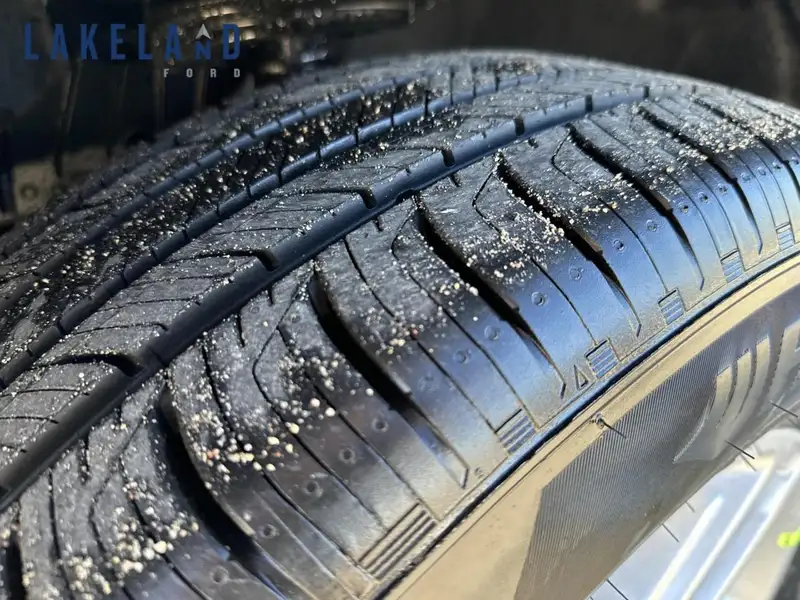 2027 Ford Explorer Active, bílá, 1 km, dovoz Kanada — foto 7 z 12