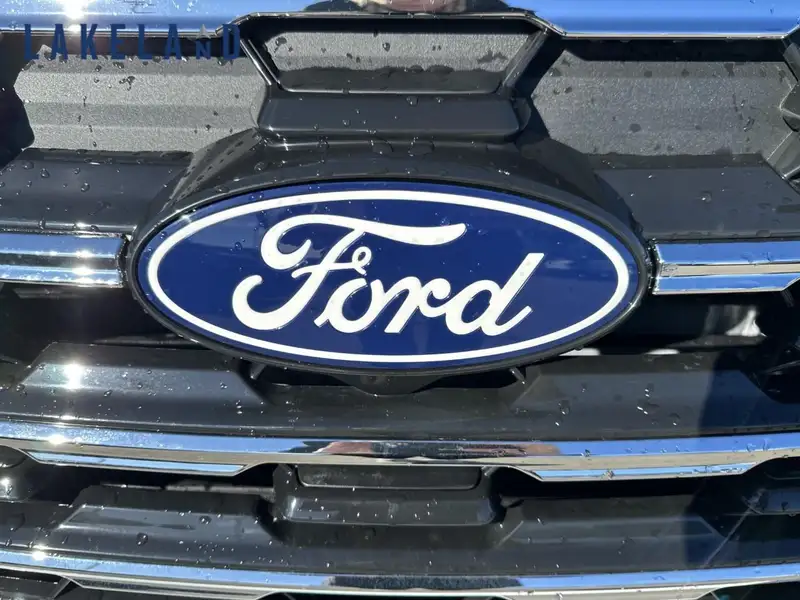 2027 Ford Explorer Active, bílá, 1 km, dovoz Kanada — foto 9 z 12