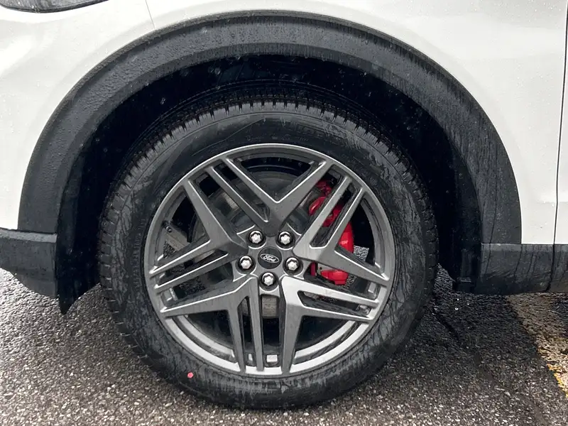 2026 Ford Explorer, bílá, 123 km, dovoz Kanada — foto 10 z 12