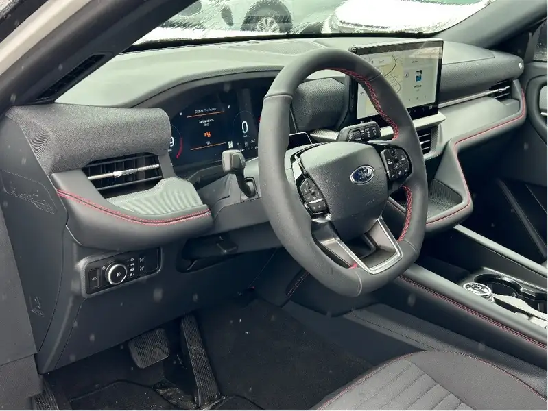 2026 Ford Explorer, bílá, 123 km, dovoz Kanada — foto 11 z 12