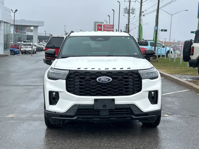 2026 Ford Explorer, bílá, 123 km, dovoz Kanada — foto 2 z 12