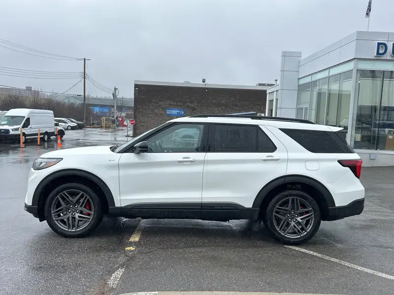 2026 Ford Explorer, bílá, 123 km, dovoz Kanada — foto 3 z 12