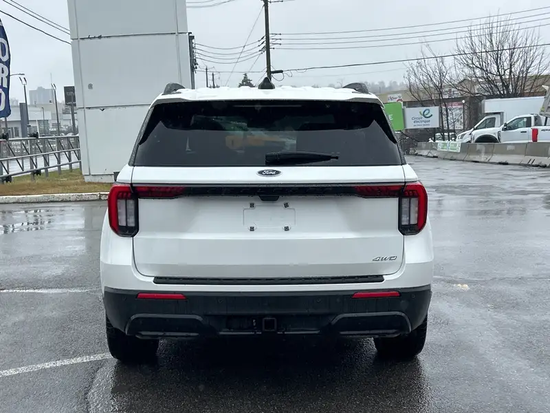 2026 Ford Explorer, bílá, 123 km, dovoz Kanada — foto 5 z 12