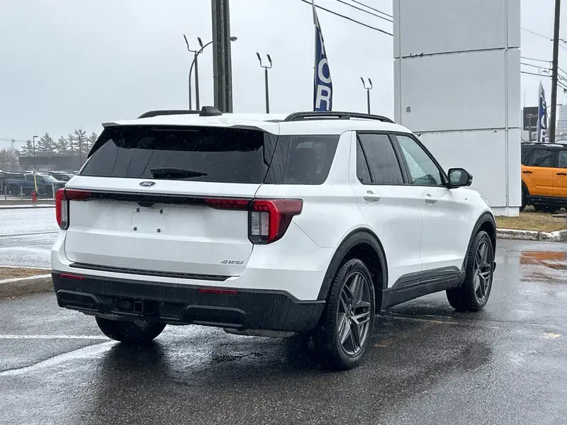 2026 Ford Explorer, bílá, 123 km, dovoz Kanada — foto 6 z 12