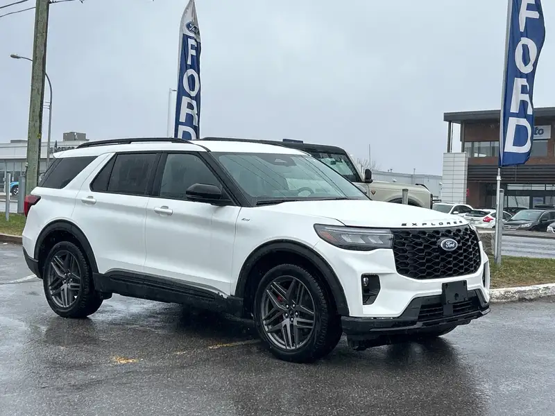 2026 Ford Explorer, bílá, 123 km, dovoz Kanada — foto 8 z 12