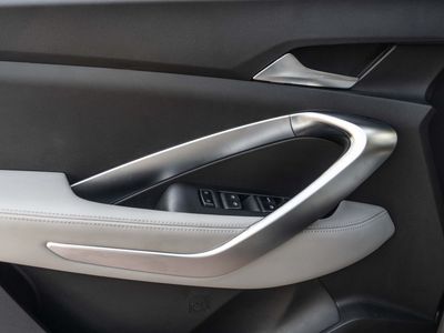 2025 Chevrolet Captiva LS, stříbrná, 39 283 km, dovoz SAE — foto 9 z 16