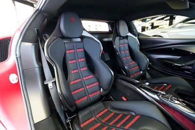 2024 Ferrari 296 GTS, červená, 60 km, dovoz SAE — foto 16 z 20