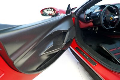 2024 Ferrari 296 GTS, červená, 60 km, dovoz SAE — foto 8 z 20