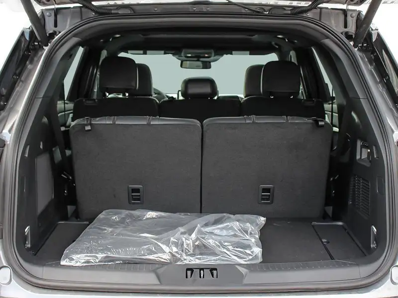 2026 Ford Explorer ST, šedá, 9 750 km, dovoz Kanada — foto 7 z 12