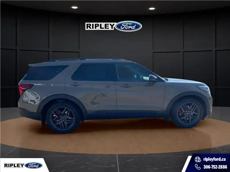 2026 Ford Explorer ST, šedá, 868 km, dovoz Kanada — foto 4 z 12