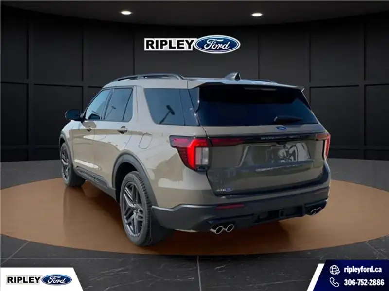2026 Ford Explorer ST, šedá, 868 km, dovoz Kanada — foto 7 z 12