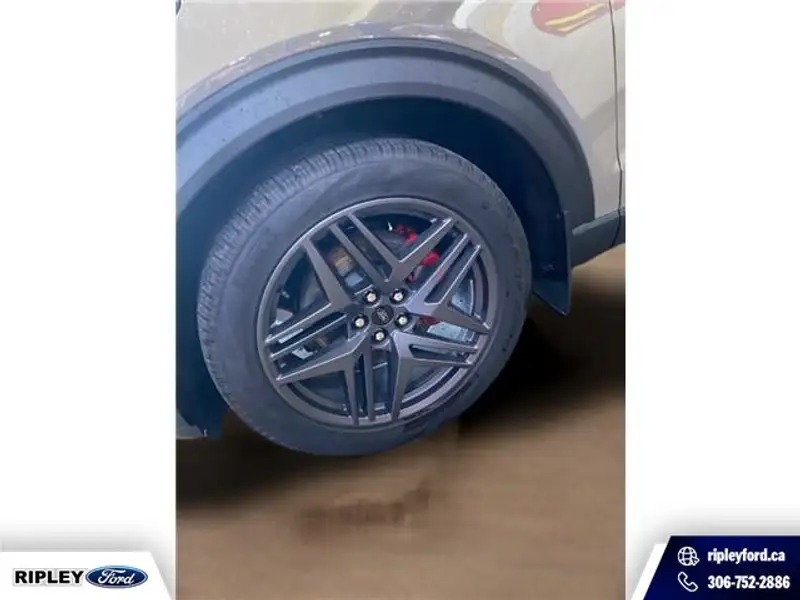 2026 Ford Explorer ST, šedá, 868 km, dovoz Kanada — foto 9 z 12