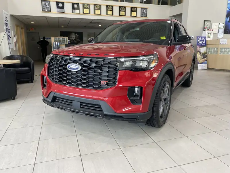 2026 Ford Explorer ST, červená, 20 km, dovoz Kanada — foto 2 z 12