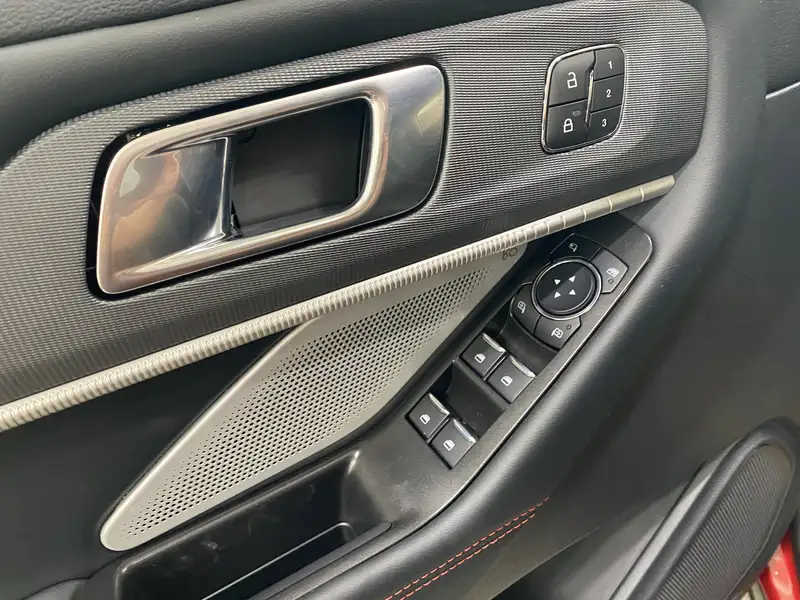 2026 Ford Explorer ST, červená, 20 km, dovoz Kanada — foto 5 z 12