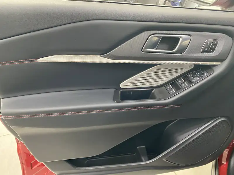 2026 Ford Explorer ST, červená, 20 km, dovoz Kanada — foto 6 z 12