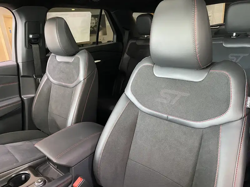 2026 Ford Explorer ST, červená, 20 km, dovoz Kanada — foto 7 z 12