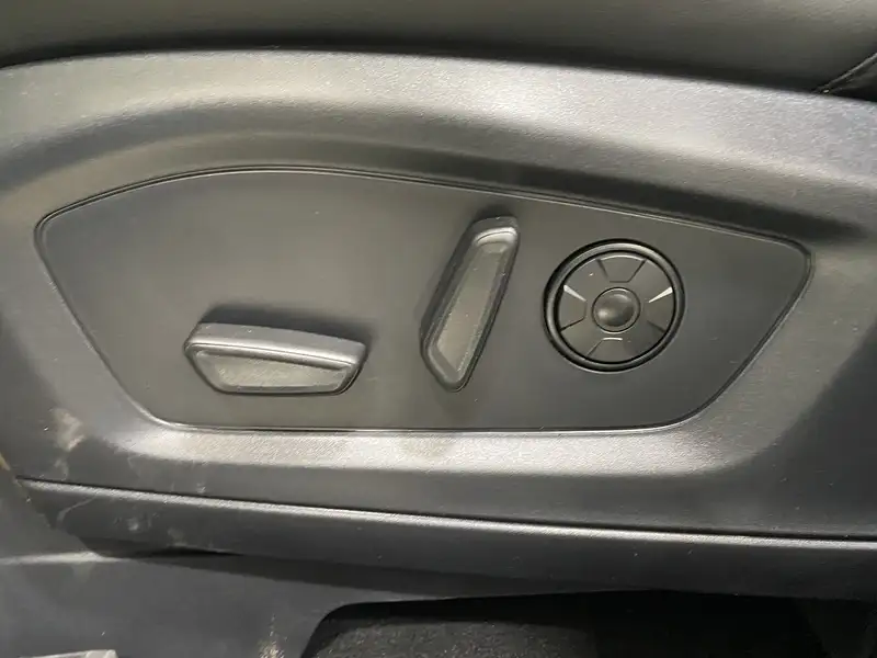 2026 Ford Explorer ST, červená, 20 km, dovoz Kanada — foto 8 z 12