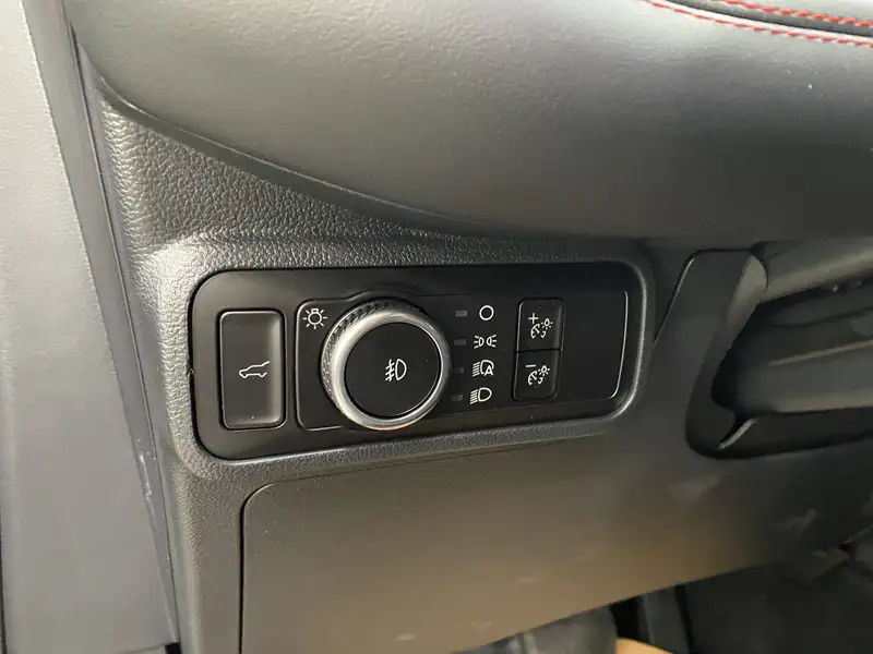 2026 Ford Explorer ST, červená, 20 km, dovoz Kanada — foto 9 z 12