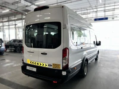 2025 Ford Transit, bílá, 13 407 km, dovoz SAE — foto 2 z 16