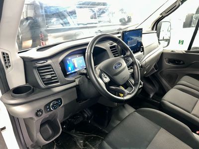 2025 Ford Transit, bílá, 13 407 km, dovoz SAE — foto 9 z 16