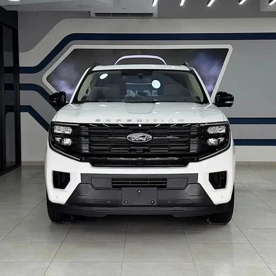 2025 Ford Expedition Active Max, bílá, 300 km, dovoz SAE — foto 2 z 16