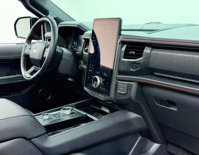2022 Ford Expedition STEALTH PERFORMANCE, černá, 14 785 km, dovoz SAE — foto 7 z 16