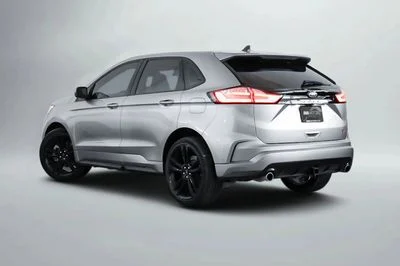 2023 Ford Edge ST, stříbrná, 77 050 km, dovoz SAE — foto 2 z 15