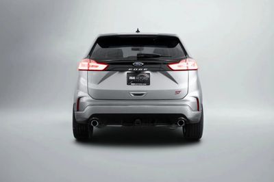 2023 Ford Edge ST, stříbrná, 77 050 km, dovoz SAE — foto 4 z 15
