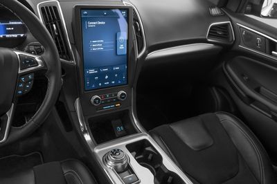 2023 Ford Edge ST, stříbrná, 77 050 km, dovoz SAE — foto 8 z 15