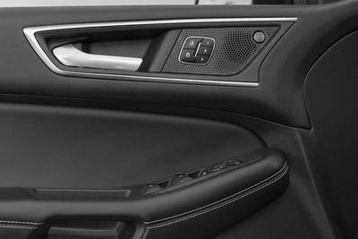 2023 Ford Edge ST, stříbrná, 77 050 km, dovoz SAE — foto 9 z 15
