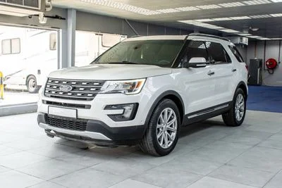 2016 Ford Explorer LIMITED, bílá, 93 358 km, dovoz SAE — foto 3 z 16