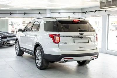 2016 Ford Explorer LIMITED, bílá, 93 358 km, dovoz SAE — foto 7 z 16