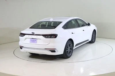 2025 Ford Taurus AMBIENTE, bílá, 7 451 km, dovoz SAE — foto 2 z 13