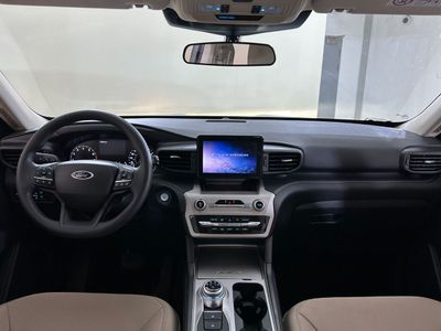 2023 Ford Explorer BASE, stříbrná, 51 525 km, dovoz SAE — foto 10 z 13
