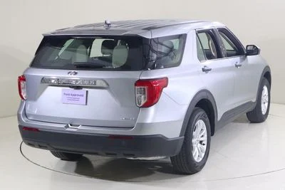 2023 Ford Explorer BASE, stříbrná, 51 525 km, dovoz SAE — foto 2 z 13