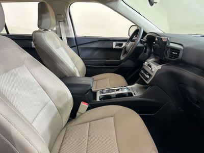 2023 Ford Explorer BASE, stříbrná, 51 525 km, dovoz SAE — foto 9 z 13