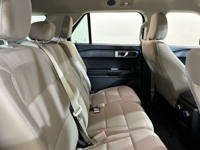 2023 Ford Explorer BASE, bílá, 46 398 km, dovoz SAE — foto 10 z 13