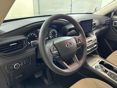 2023 Ford Explorer BASE, bílá, 46 398 km, dovoz SAE — foto 12 z 13