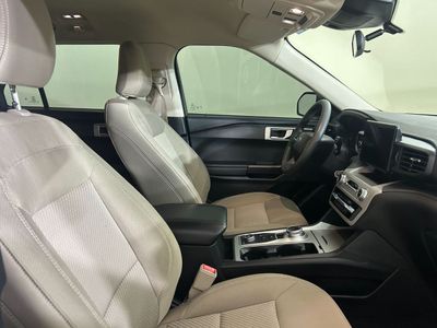 2023 Ford Explorer BASE, šedá, 58 559 km, dovoz SAE — foto 11 z 13