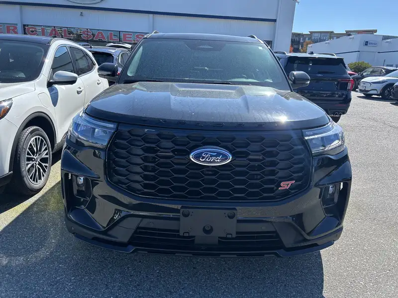 2026 Ford Explorer ST, černá, 7 km, dovoz Kanada — foto 2 z 5