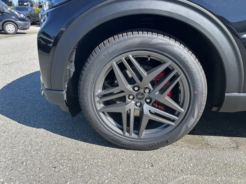 2026 Ford Explorer ST, černá, 7 km, dovoz Kanada — foto 5 z 5
