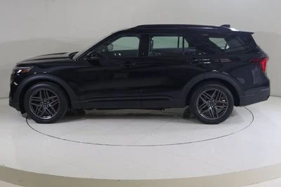 2025 Ford Explorer ST, černá, 13 250 km, dovoz SAE — foto 4 z 16