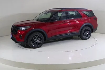 2025 Ford Explorer ST, červená, 17 421 km, dovoz SAE — foto 7 z 13