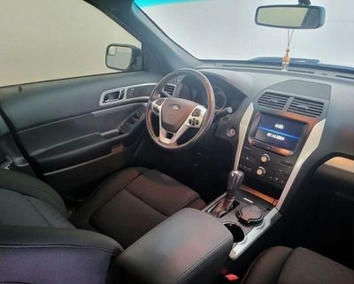 2014 Ford Explorer XLT, šedá, 105 000 km, dovoz SAE — foto 4 z 7