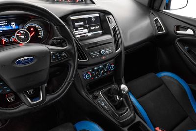 2016 Ford Focus RS, modrá, 83 640 km, dovoz SAE — foto 9 z 16